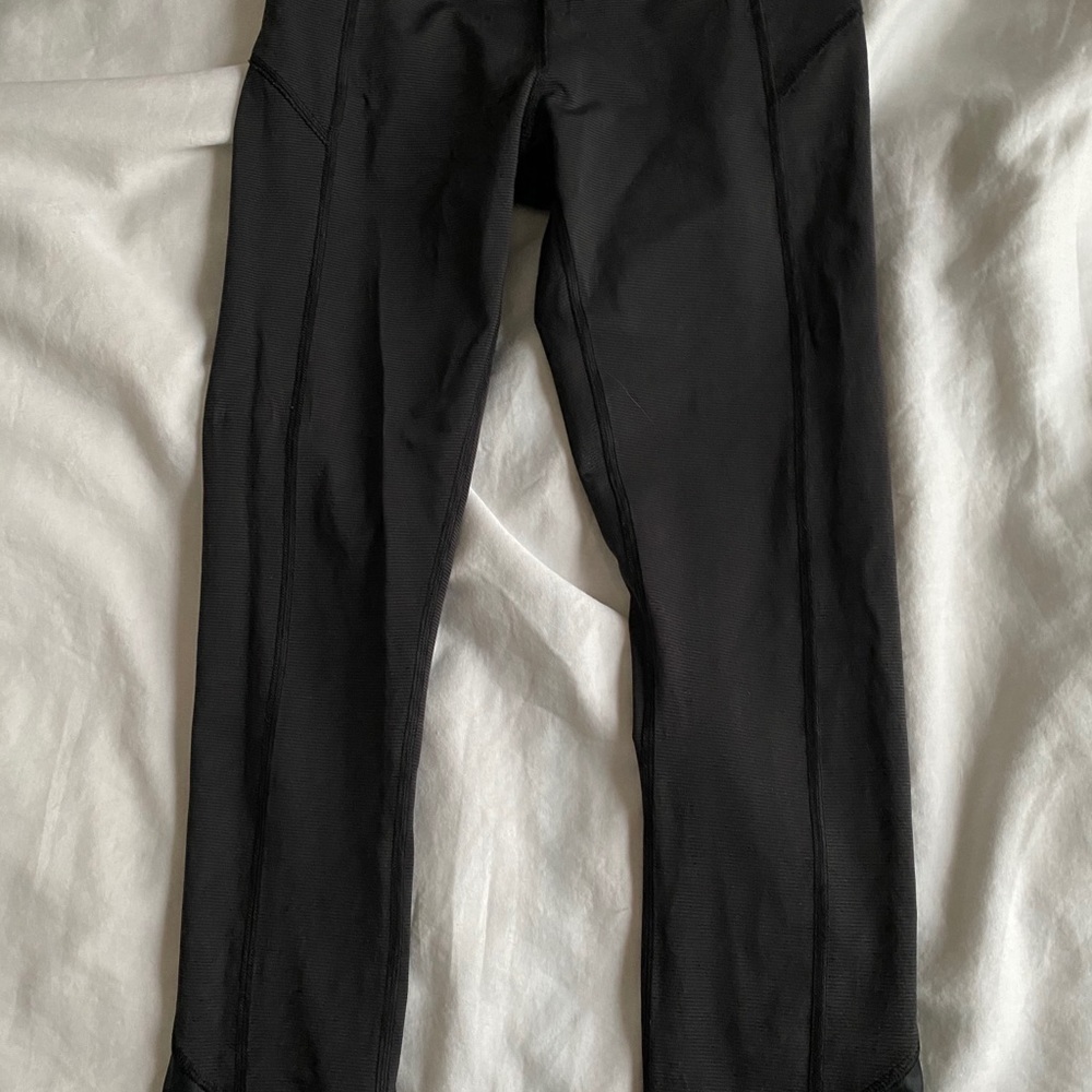 Lulu lemon mid rise hits under the belly button